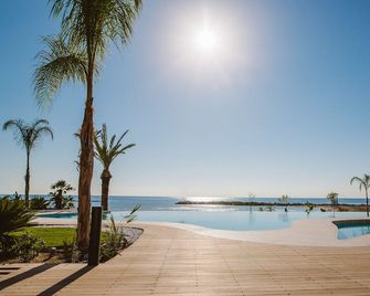 Lebay Beach Hotel - Oroklini - Pool