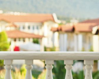 Larimar Suite Hotel - Ölüdeniz - Balcón