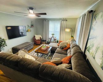 Fully equipped house in the Ozark Scenic Riverways ready for your weekend away! - Eminence - Sala de estar