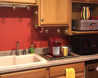 Rock River Haven - charming, spacious, peaceful - Watertown