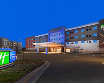 Holiday Inn Express & Suites Lenexa - Overland Park Area - Lenexa - Rakennus
