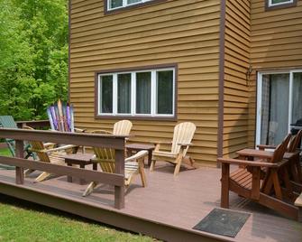 3BR Townhouse, Walk to downtown .3 miles - Lake Placid - Patio