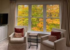 Okemo Mountain Resort - Ski home for lunch-Sleeps 12 in 4Br 2BA slopeside - Ludlow - Stue