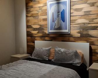 Sunset Hues -Enjoy Peace & Nature - Crafers - Bedroom