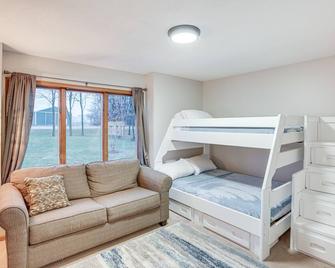 Lakefront Minnesota Vacation Rental with Dock - Annandale - Habitación