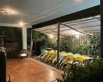 Villa on lake BOLSENA with private beach 40 meters and 2000 meters garden - Lubriano - Patio