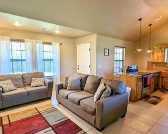 Star Valley cozy log cabin close to the Chickasaw National and Turner Falls Park - Sulphur - Sala de estar