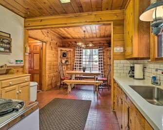 Big Bear Lake Cabin ~ 4 Mi Snow Summit Ski Resort - Big Bear Lake - Cocina