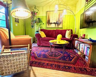 The Disco Den on Toad Road - Plainfield - Salon