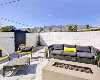 Private Pool and Spa Stylish Palm Springs Home! - Palm Springs - Patio