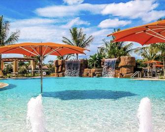 Treviso Bay 5 Star Resort with Water View - a TPC golf course! - Naples - Piscina