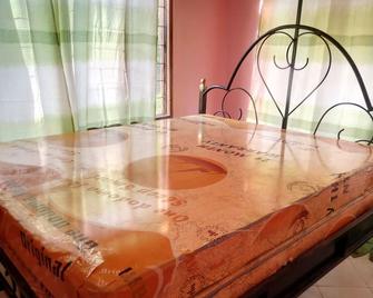 Garden Pub House (Historical Sites, Public Beaches & National Parks) - Bagamoyo - Bedroom