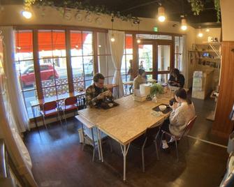 جيست هاوس لولولو - كوشي - غرفة معيشة