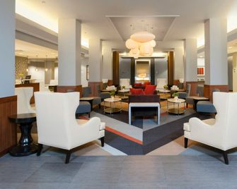 DoubleTree by Hilton Chicago - North Shore Conference Center - סקוקי - לובי
