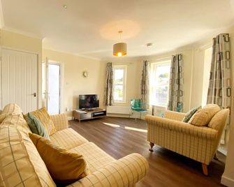 Ockendon House Apartments - Torquay - Living room