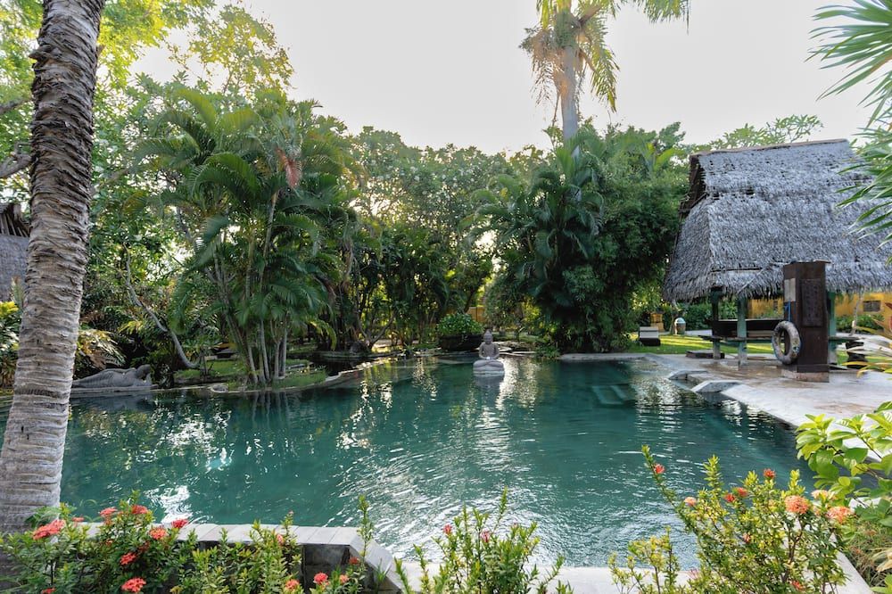 Pondok Sari Beach & Spa Resort - Gerokgak - Pool