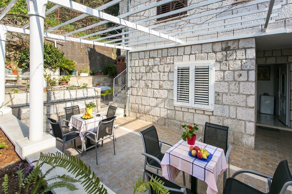 جيست هاوس كوسالو - دوبروفنيك - شرفة مرصوفة