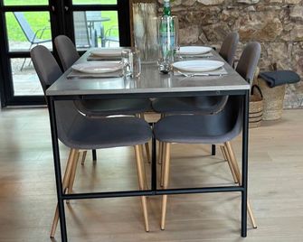 Charming Newly Renovated Barnhouse in the heart of Enniskerry - Kilmacanogue - Comedor