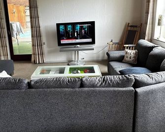 Cozy Family villa close to Lallandia resort and knuthenborg Safari Park - Sakskøbing - Huiskamer