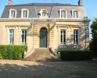 Beautiful mansion with park and private pool on a Bordeaux wine estate - Cadillac - Edificio