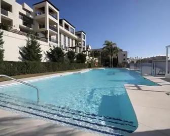 Acosta,Los Flamingos -Golf & Sea Views - Benahavis - Bazén