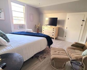 Rustic Charm on the Third Floor - Waterville - Спальня