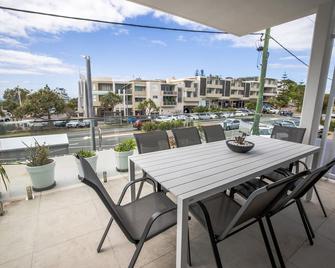 Sleep 29 in the heart of Cabarita Beach, gateway to the Tweed Coast and Valley. - Cabarita Beach - Balcony