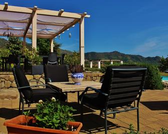 Tenuta Edone' Country House - Graniti - Patio