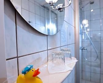 Hotel Hecht Garni - Ingolstadt - Badkamer