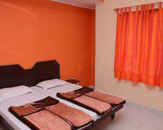 Kodagu Plaza Hotel - Madikeri - Bedroom