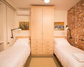 مبيت وإفطار أرتيستيك تيرانا - تيرانا - غرفة نوم