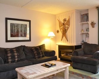 Trails End 311 by Great Western Lodging - Breckenridge - Living room