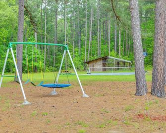 Cozy Higden Studio Close to Greers Ferry - Fairfield Bay