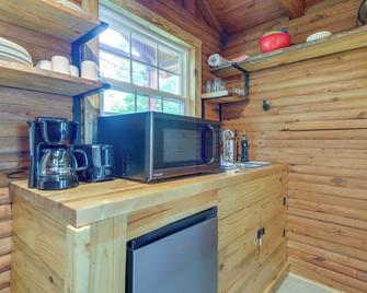 Huntsville Tiny Home with Deck and Mountain Views! - Caryville - Kitchen
