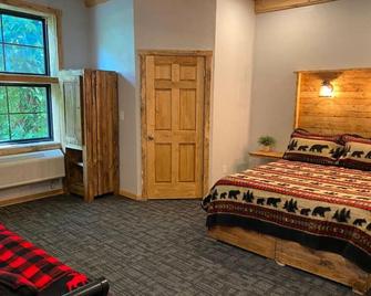 Trailside Hotel Minutes to Fallingwater Queen 105 - Ohiopyle - Habitación
