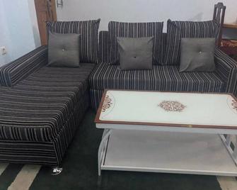 Apex guest facility 2 bedroom apartment - Buea - Living room