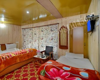 Bright Palace Pahalgam - Pahalgam - Bedroom