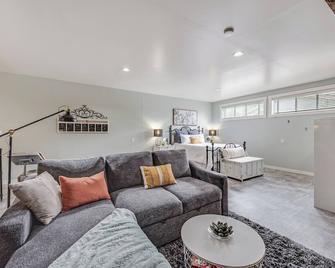 Welcoming Guest Suite in Snohomish - Snohomish - Living room