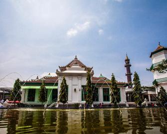 Rattanhaus Premiere - Palembang - Gebouw