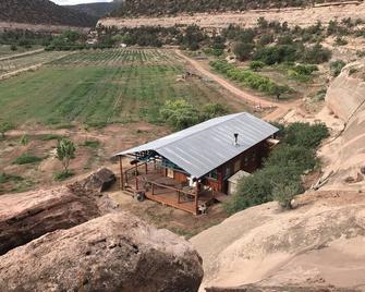 Rustic Bunkhouse with canyon views. - Monticello