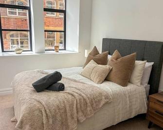 Modern Leeds Central Stay -2 min walk from station - Leeds - Bedroom