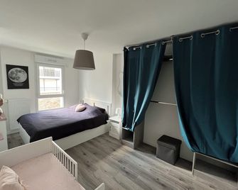 Appartement Cosy Avec Terrasse - Poissy - Chambre