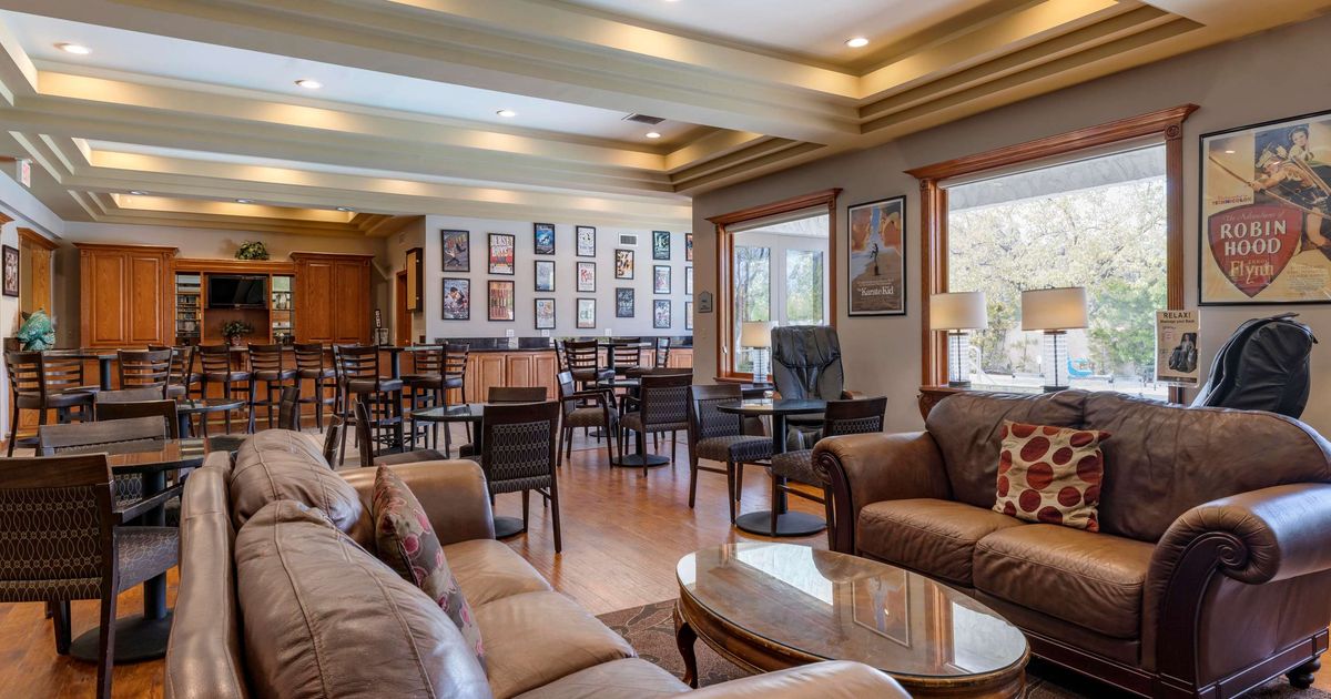 Best Western Plus Thousand Oaks Inn £96. Thousand Oaks Hotel Deals