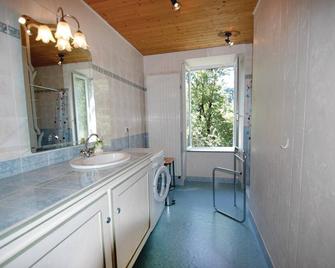 3 bedroom beautiful home in riom-ès-montagnes - Riom-ès-Montagnes - Salle de bain