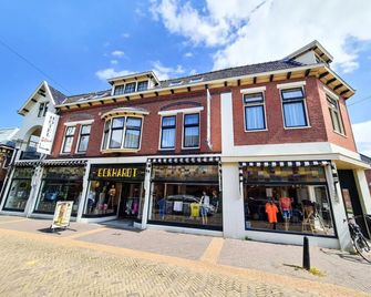 Hotel Eckhardt - Uithuizen - Building