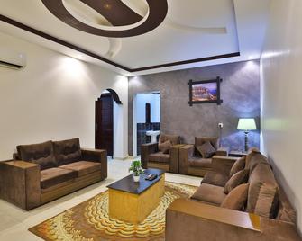 OYO 231 Fawasel Tabuk Hotel Apartment - Tabuk - Sala de estar
