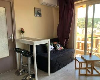 Bright air-conditioned studio in the heart of Nice's St Roch district - Nice - Salon