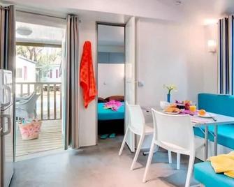 Camping La Ribière - Mobile Home O Hara 784t Riviera 4/5 Places 5 People - Annot - Salle à manger