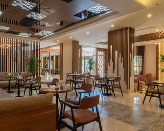 Sunday Emerald Hotel - Jeddah - Restaurant