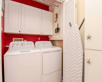 West Coast Beach Paradise -Walk to the beach! - Belleair Bluffs - Lavandería